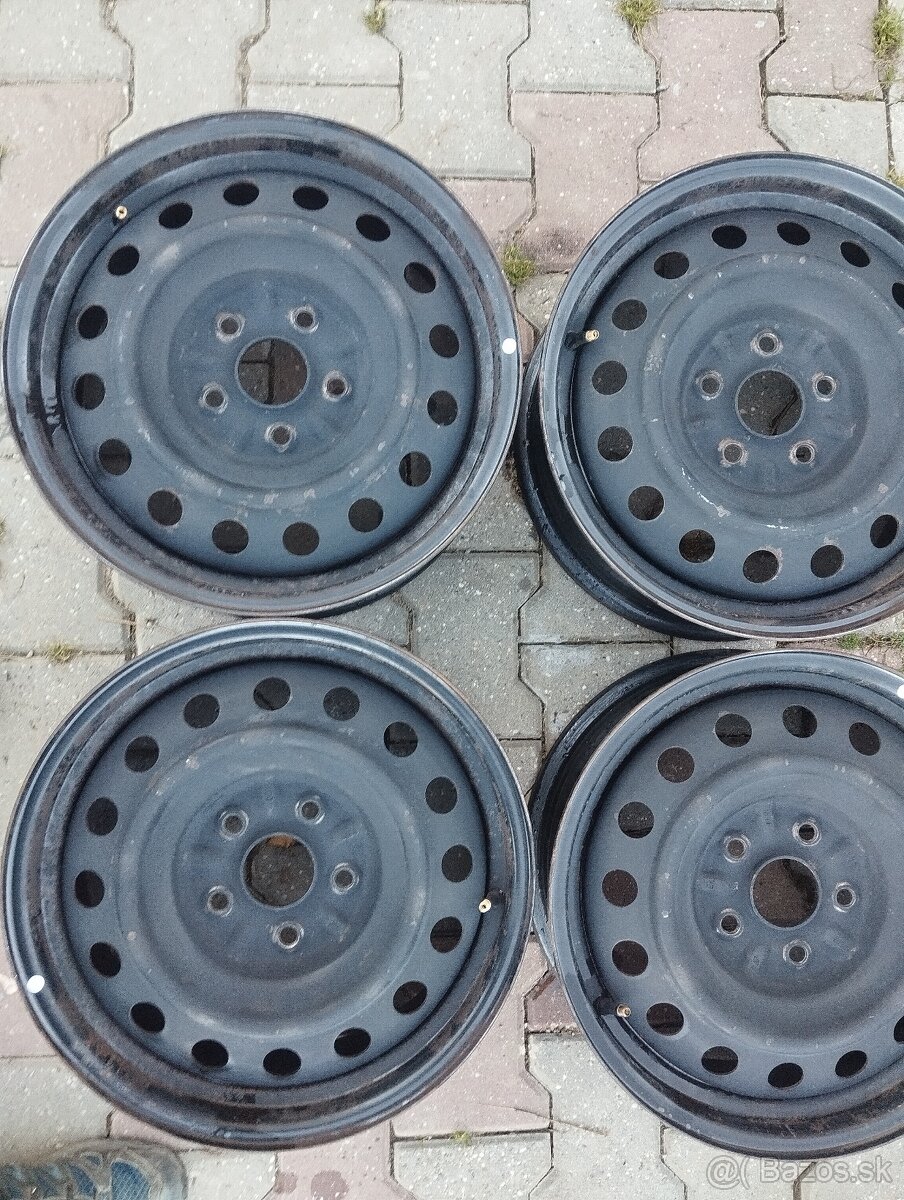 Toyota 16"5x114,3 ET 45 plechové disky