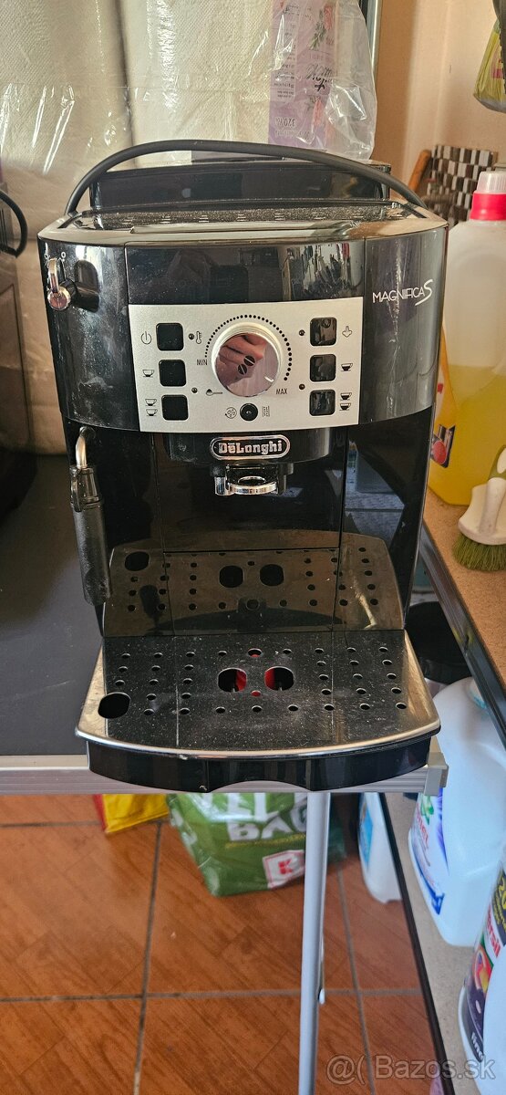 Predám kavovar Delonghi Magnifica S