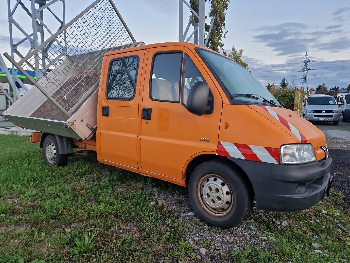 Predám Peugeot Boxer 2.8 HDI 3-stranný sklápač 7-miestny