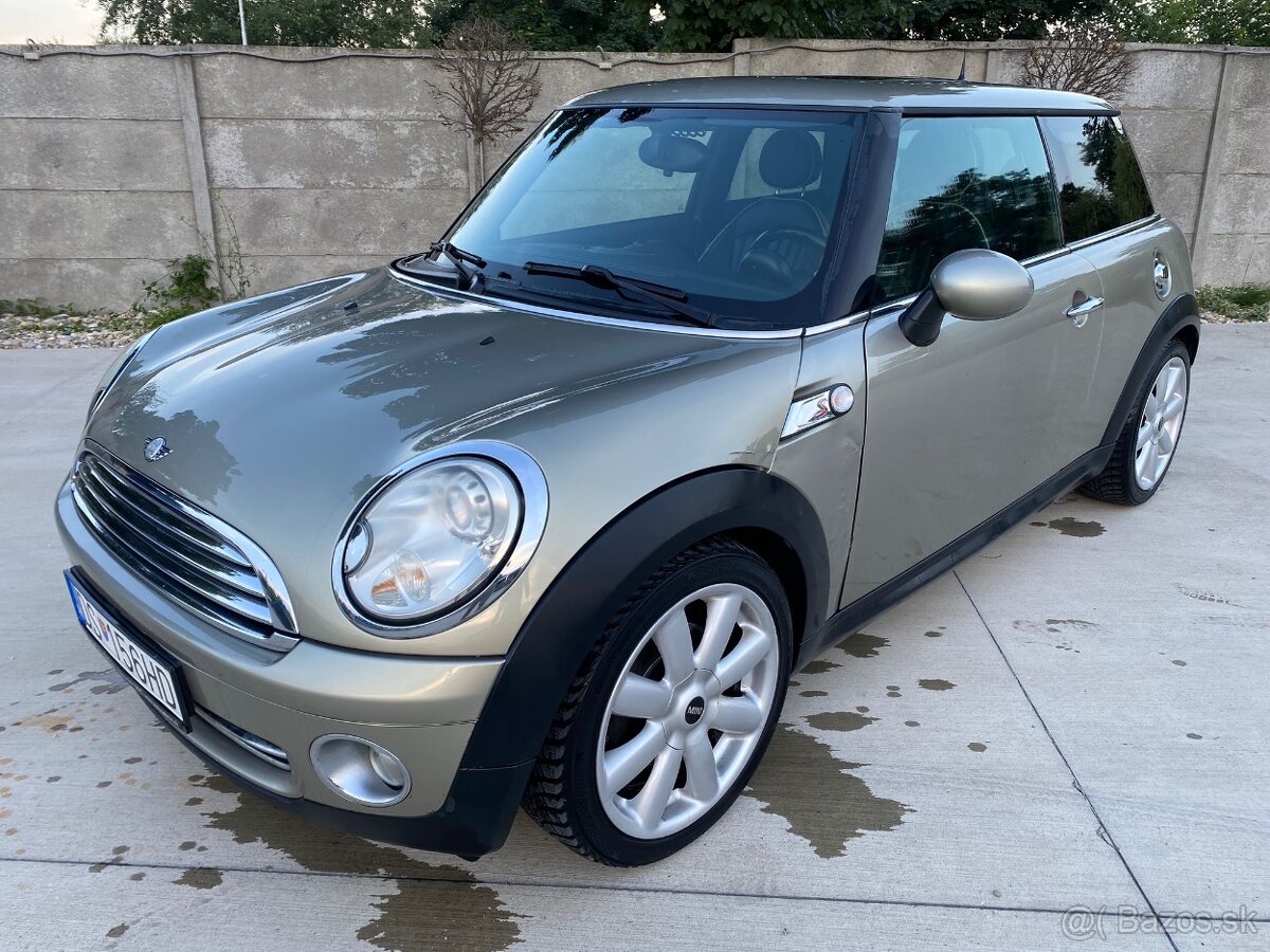 Mini Cooper 1,6 benz. Automat