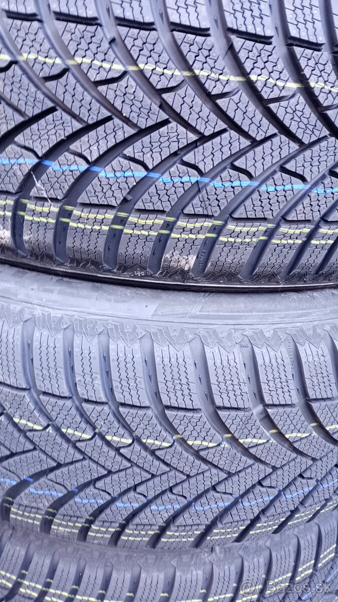 215/55 R18 zimné pneumatiky semperit