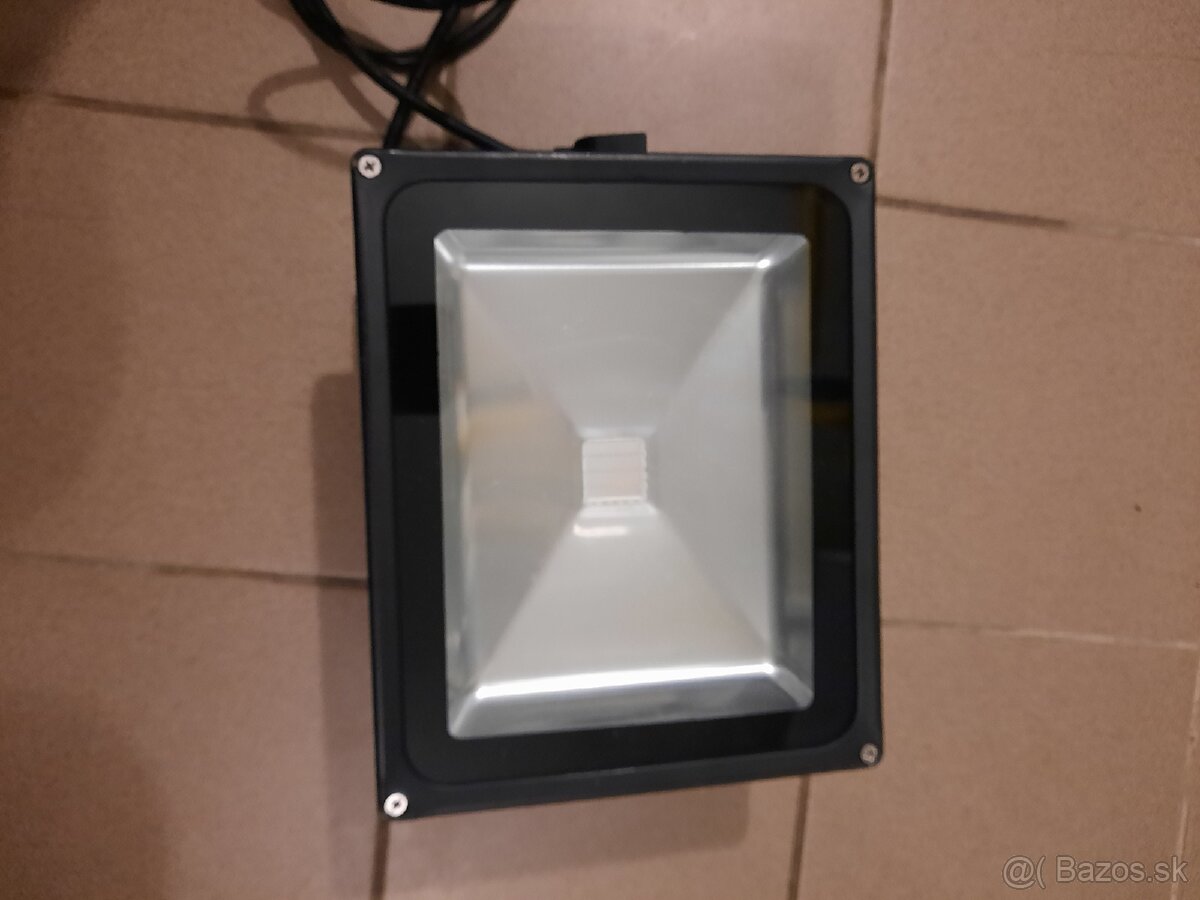 Eurolite LED IP FL-30 COB UV, 120, IP54

