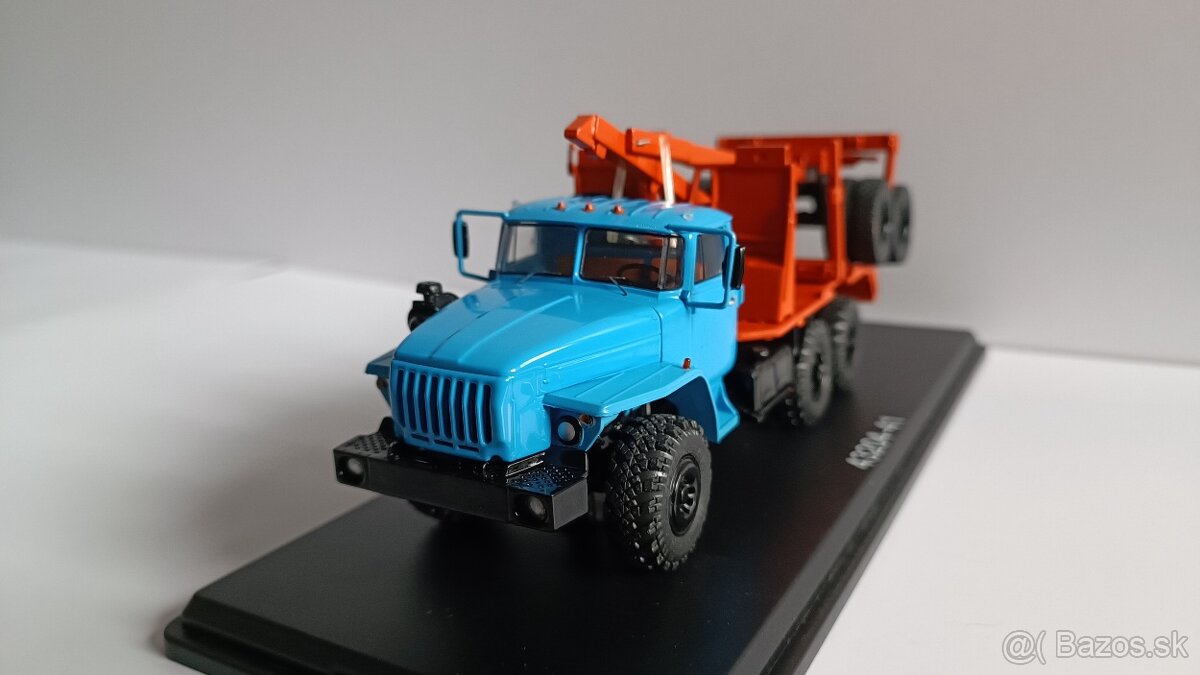 Model Ural 43204 lesovoz