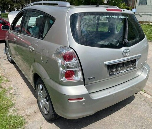 Toyota Corolla Verso 2.2 D4D 2007 predám  MOTOR 2AD-FTV, PRE