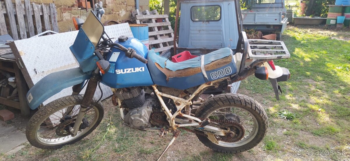 Predám  Suzuki DR 600 , bez TP