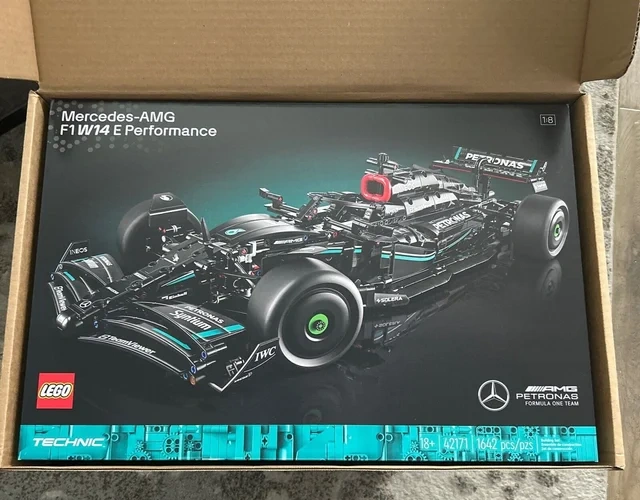 Predám LEGO FORMULU 1 - Mercedes