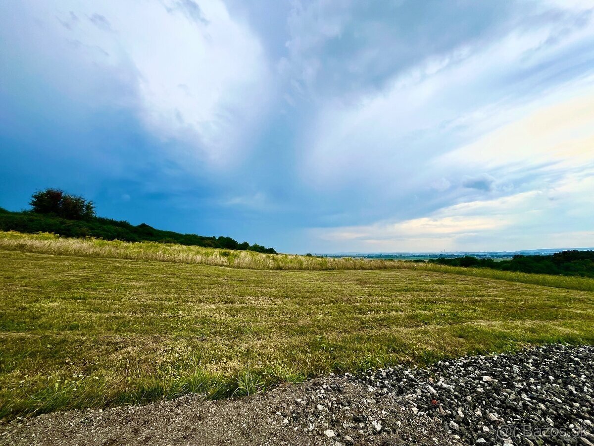 Pekný rovinatý pozemok - Vyšná Hutka