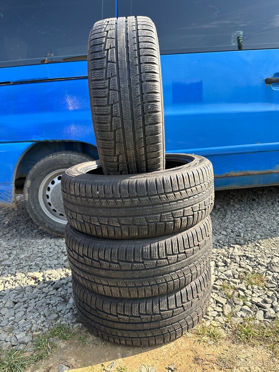 Predam 215/45 R17 zimne pneumatkky