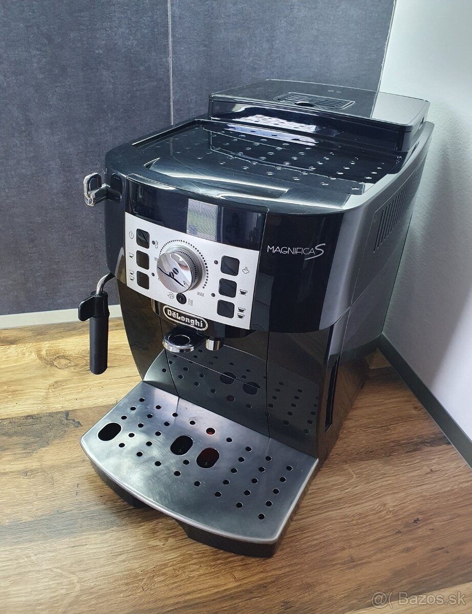 Kávovar Delonghi Magnifica S