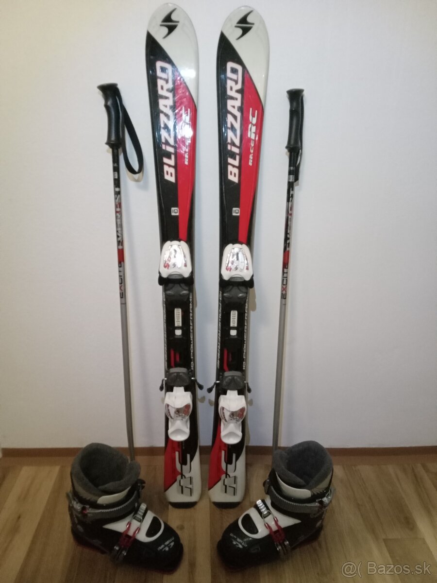 Set lyže 110cm lyžiarky palice prilba okuliare