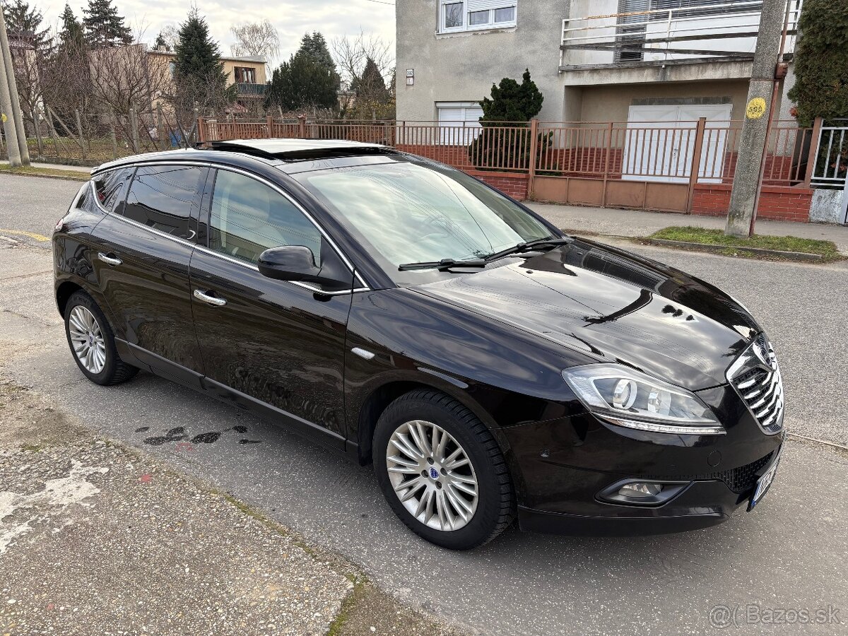 Lancia Delta 1,6 MTJ Platinum - čierna metalíza