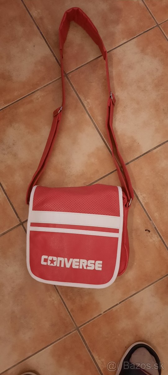 Converse cross taska.