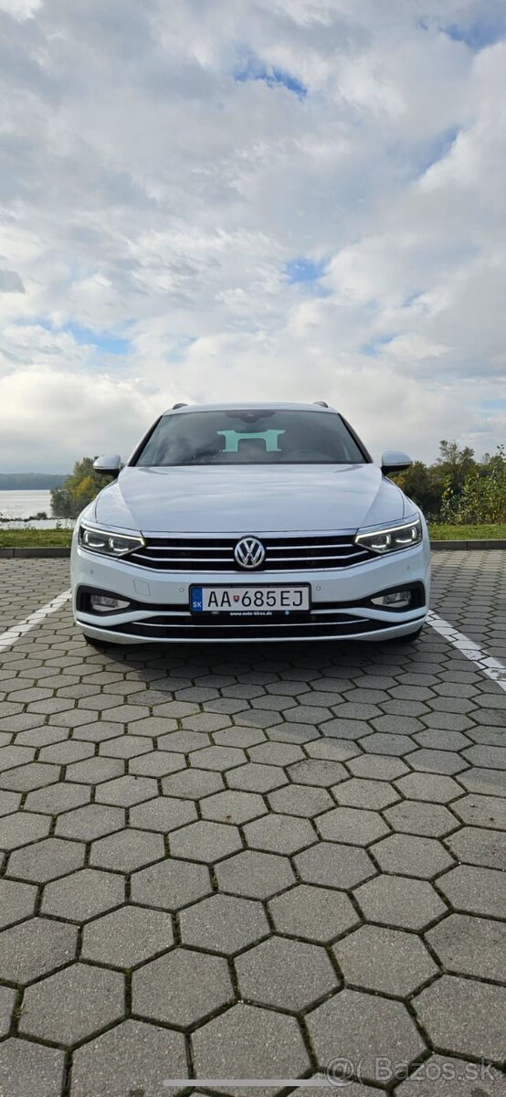 VW Passat Variant 2.0 tdi AT / Matrix iq svetla