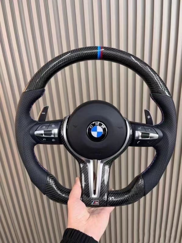 Novy karbonovy volant M BMW padla F1 excluzive