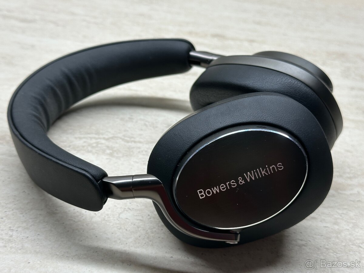 Bowers & Wilkins PX8, black