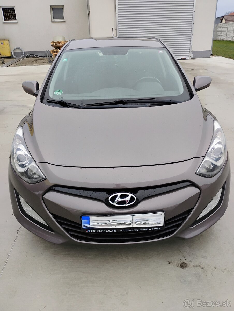 Hyundai i30 hnedá metalíza