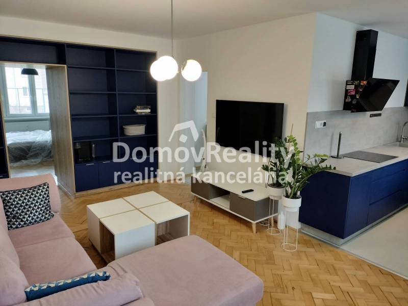 Kompletne novo zrekonštruovaný 3+1 izb.byt, 67 m2, Prievidza