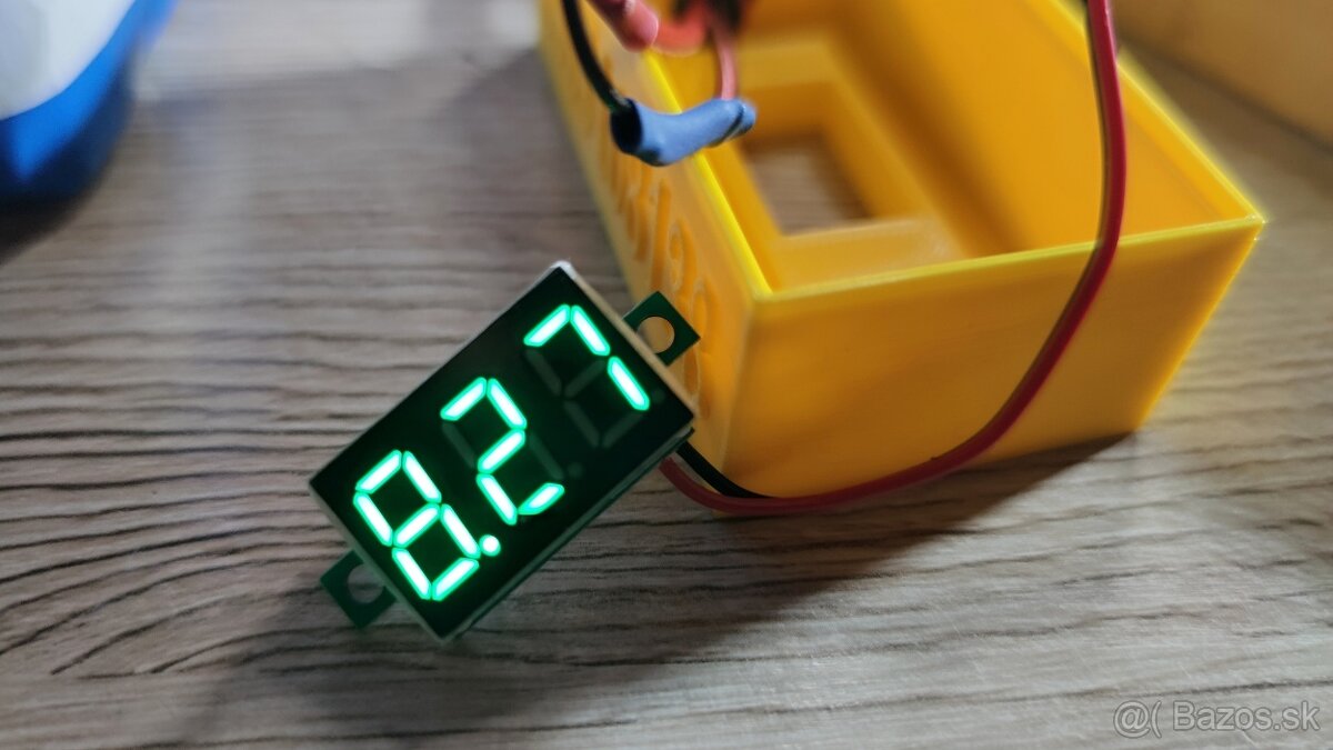 Zavážacia loďka Flytec externý marák batérie voltmeter