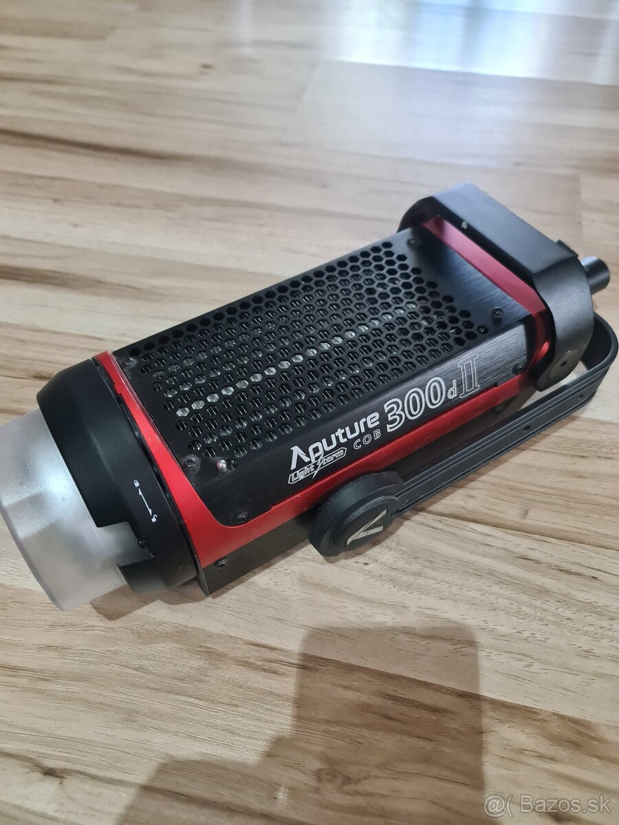 Aputure 300 d 2