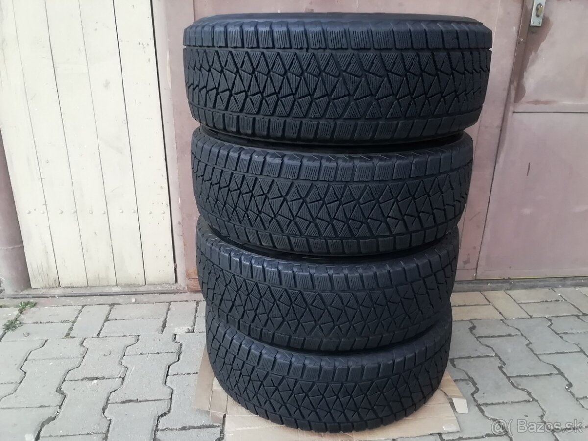 235/65r17   Bridgestone Blizzak