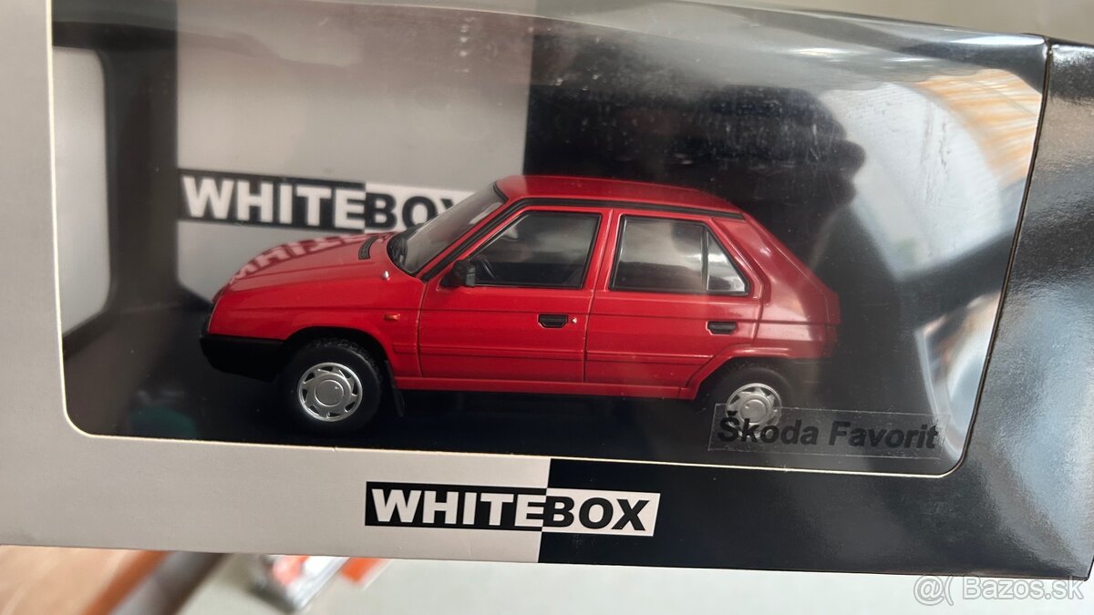 ŠKODA Favorit - červená - 1/24 - WHITEBOX