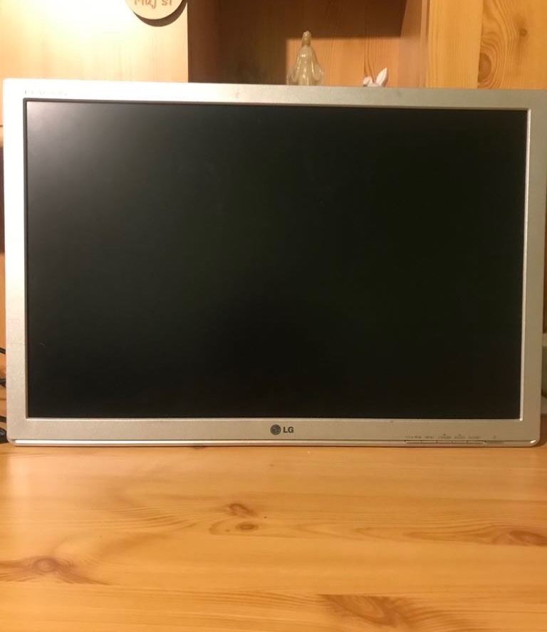 22" LG W2242T-SF LCD  Monitor 5ms , 1680 x 1050, VGA