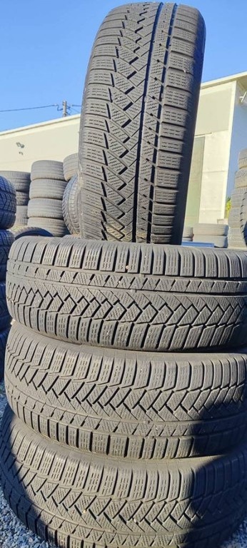 235/60 R18 zimné pneu Continental