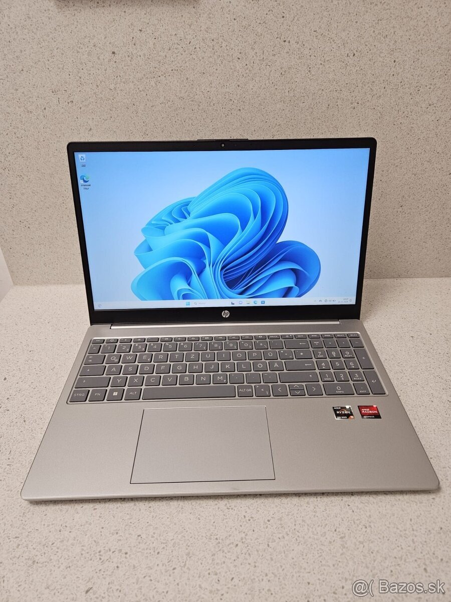 HP Laptop 15 Ryzen 5 7520U / 16GB RAM / 512GB SSD