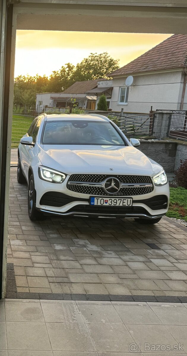 MERCEDES GLC 220d 4matic AMG line PRVY MAJITEL