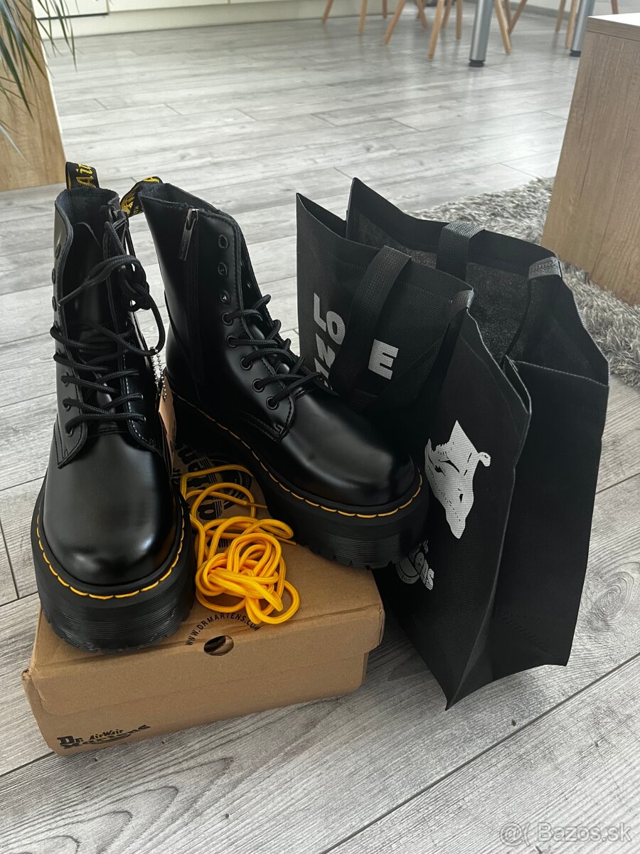 Nové čižmy Dr.Martens - velkosť - 39