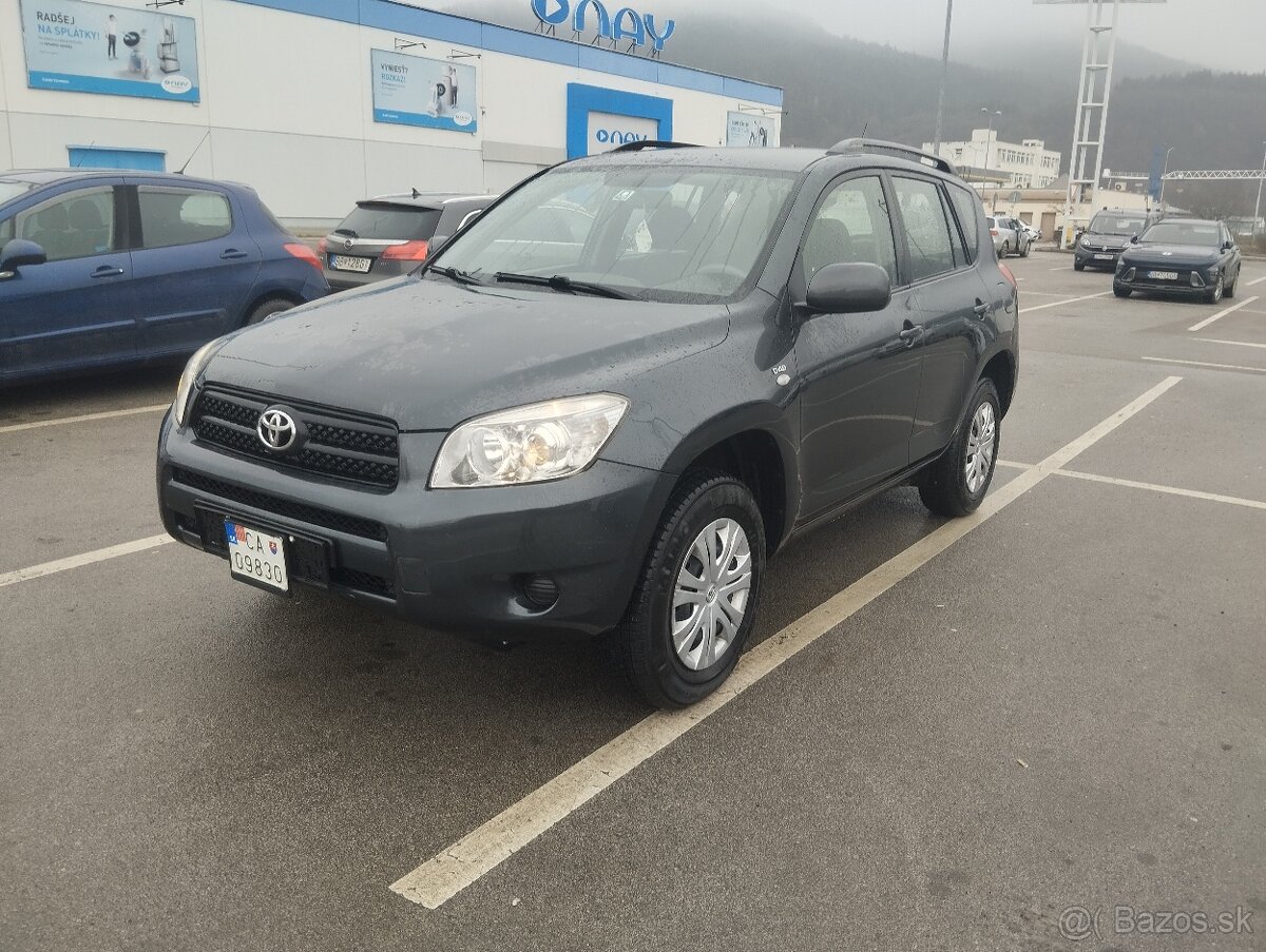 Predam toyota rav4 2.2 D-4D 4x4