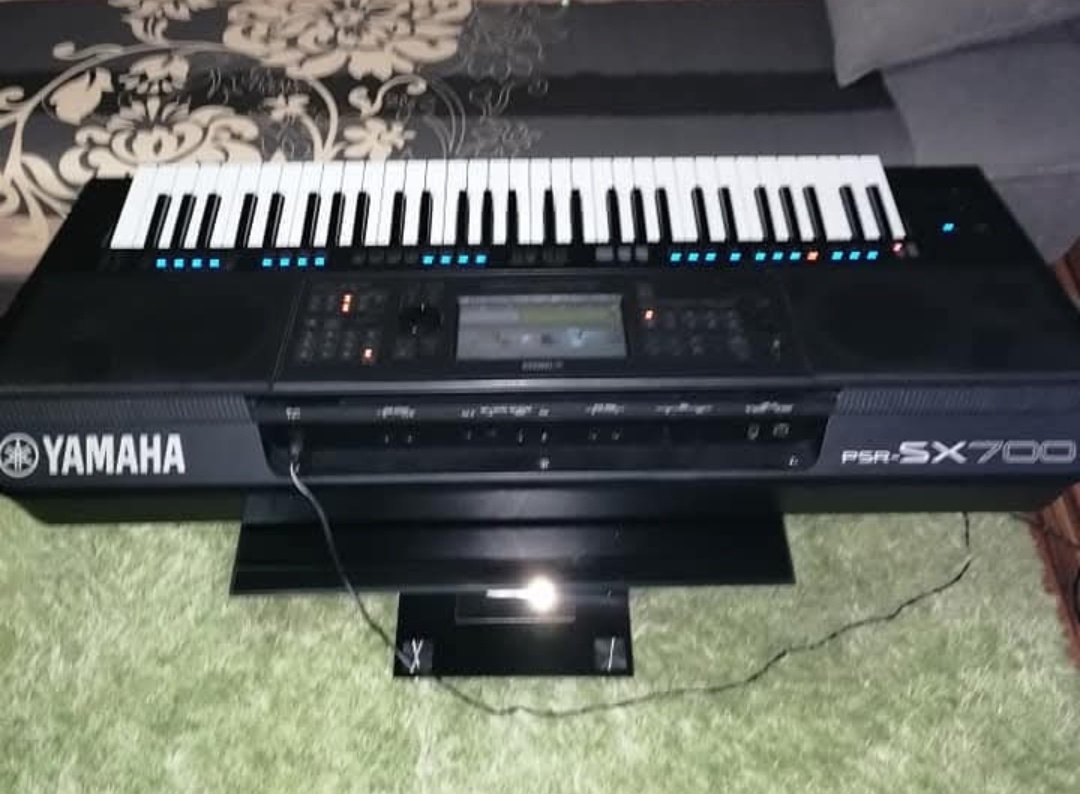 Yamaha psr sx 700