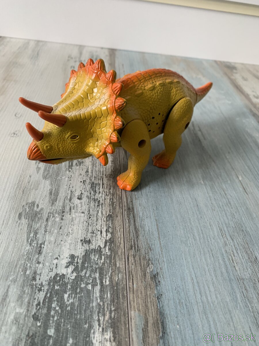 Chodiaci dinosaurus Triceratops