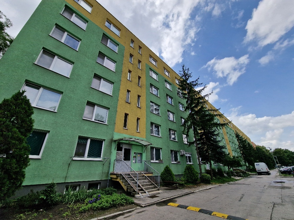 3 izb. byt s balkónom na Pažitnej ul. v Seredi na predaj