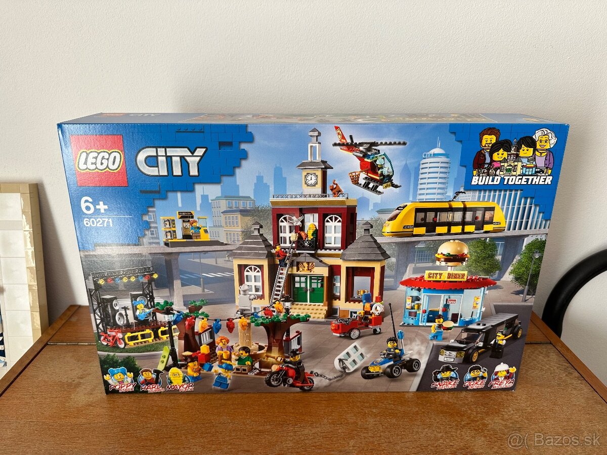 LEGO® City 60271 Hlavné námestie