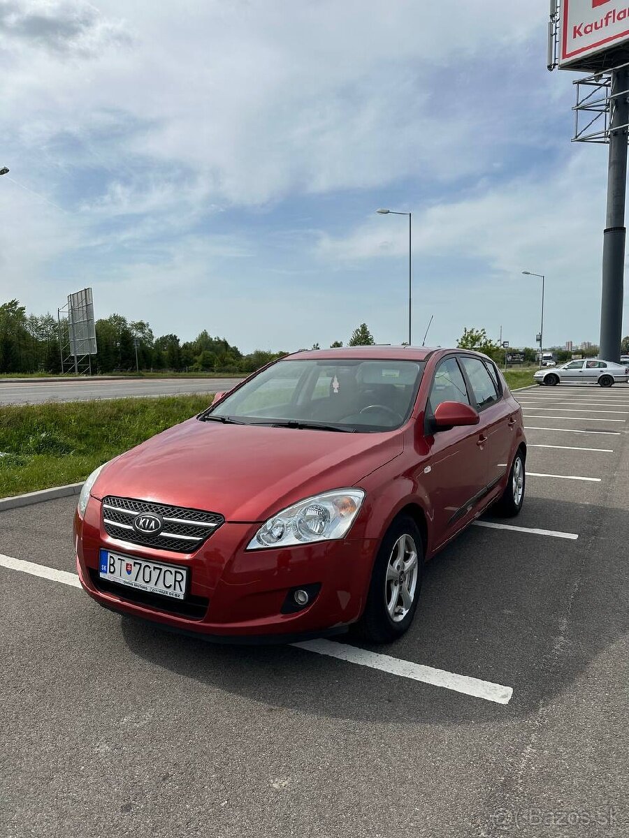 Kia Ceed 1.6 benzín, 92 kw, r.v. 2008. 5dv.