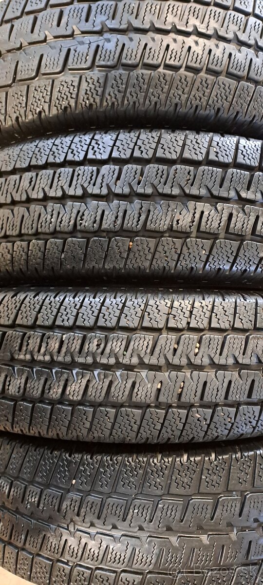 Predám 4ks jazdené zimné 215/75r16C Matador