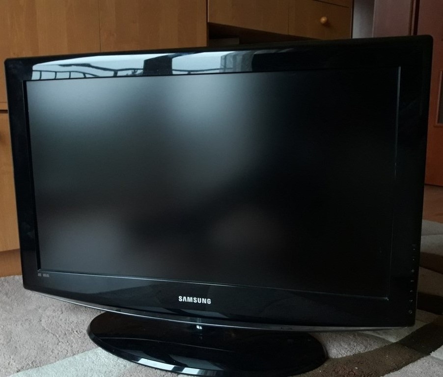 Predam lcd tv samsung 82cm