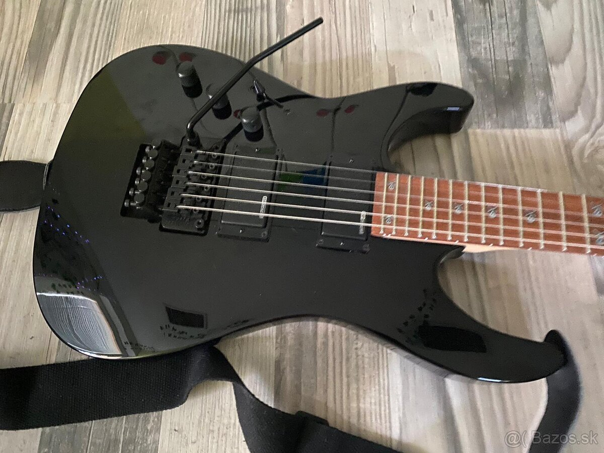 Gitara s rukopisom Kirka Hammetta (Metallica).