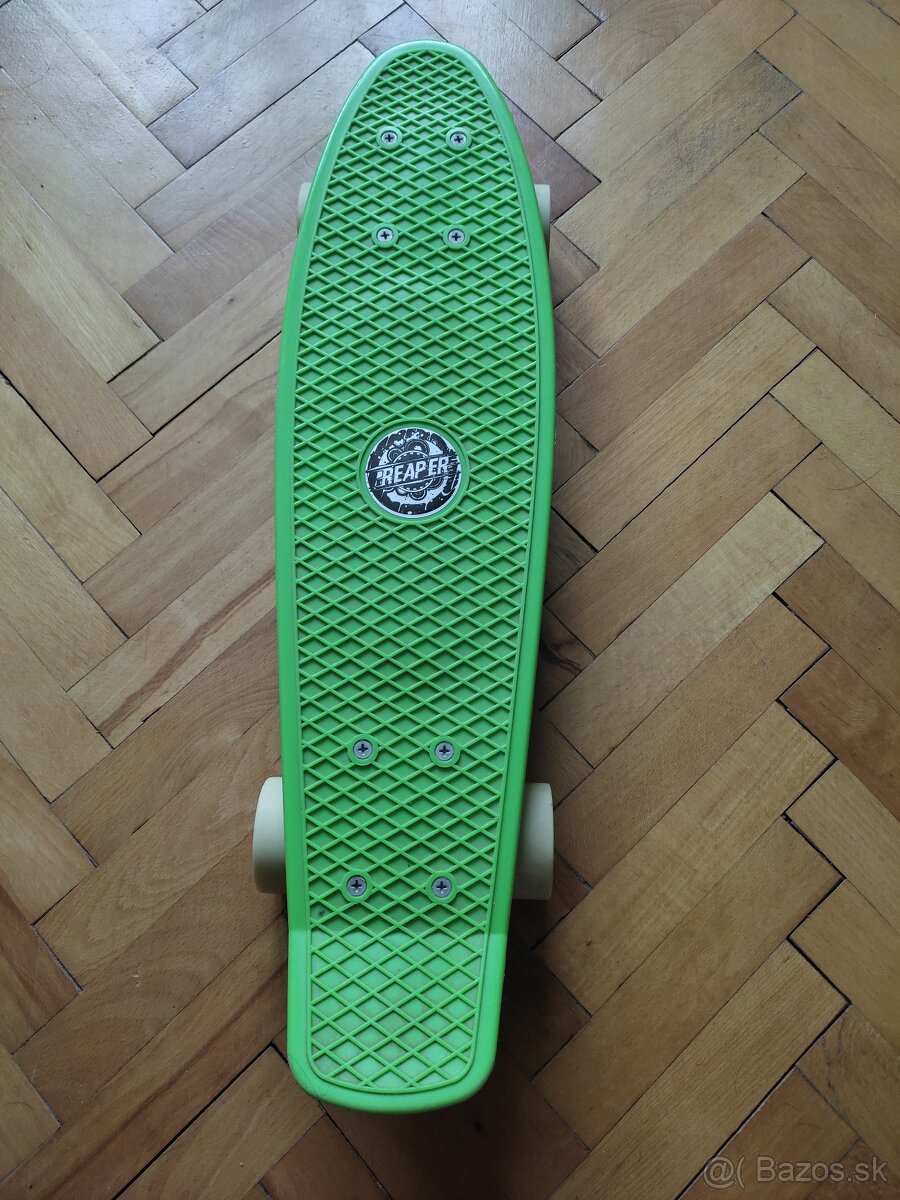 Plastový skateboard