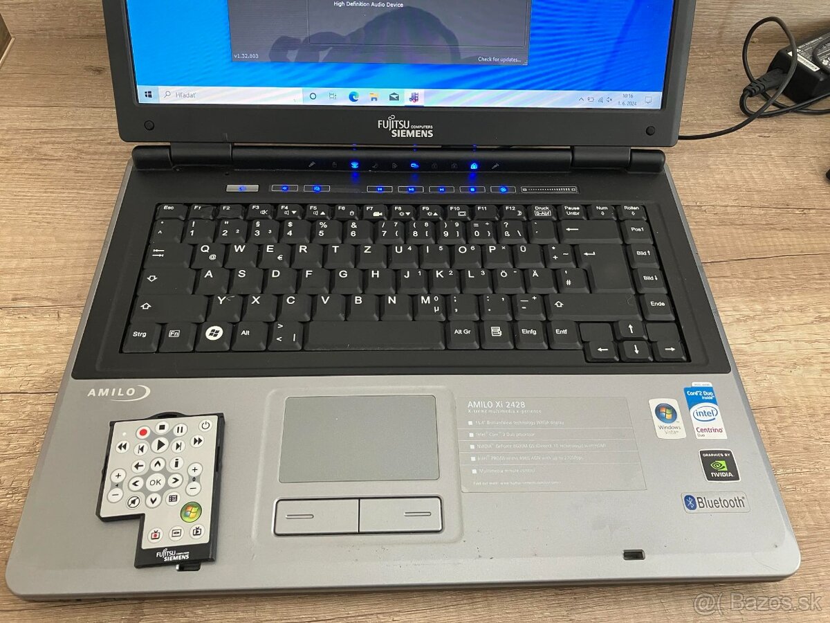 Lacný Fujitsu Siemens xi2428 s dialkovým ovládačom