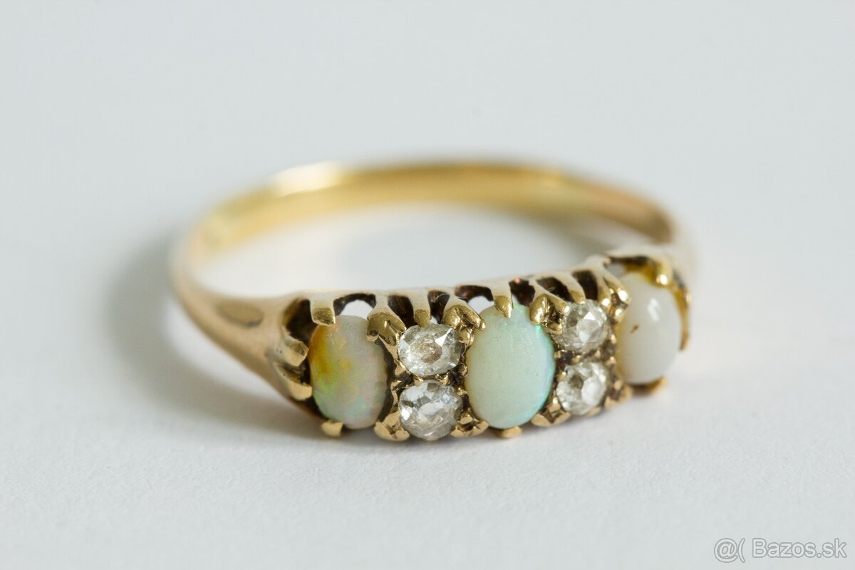 Starožitný 18ct zlatý prsteň s opálmi a diamantami