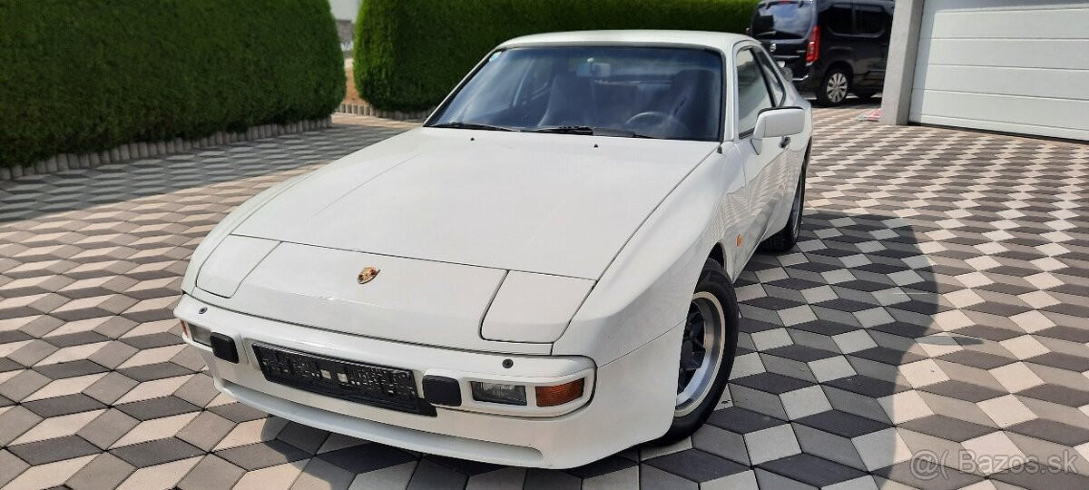 Porsche 944