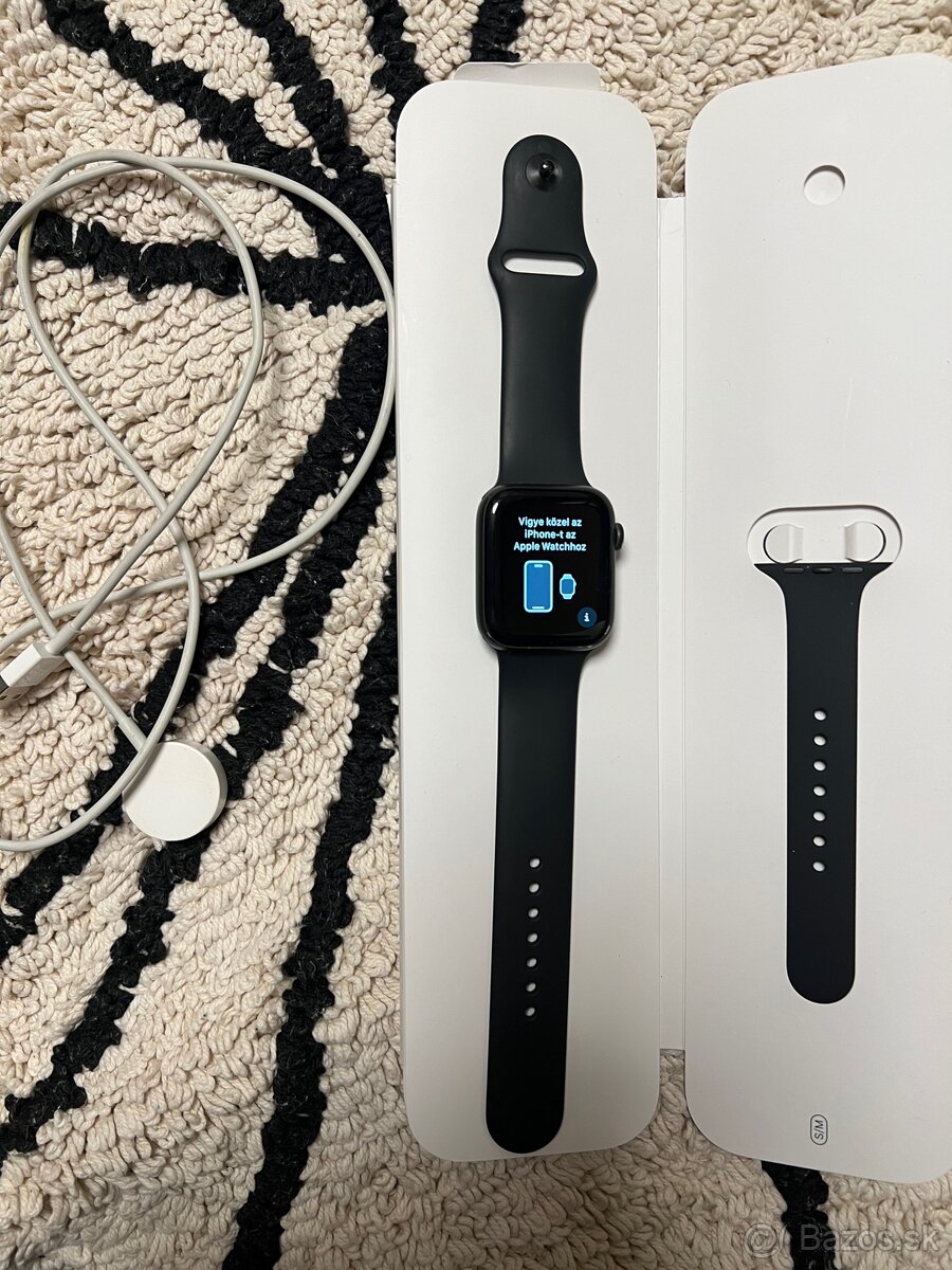 Apple Watch Series 5 44mm hliník