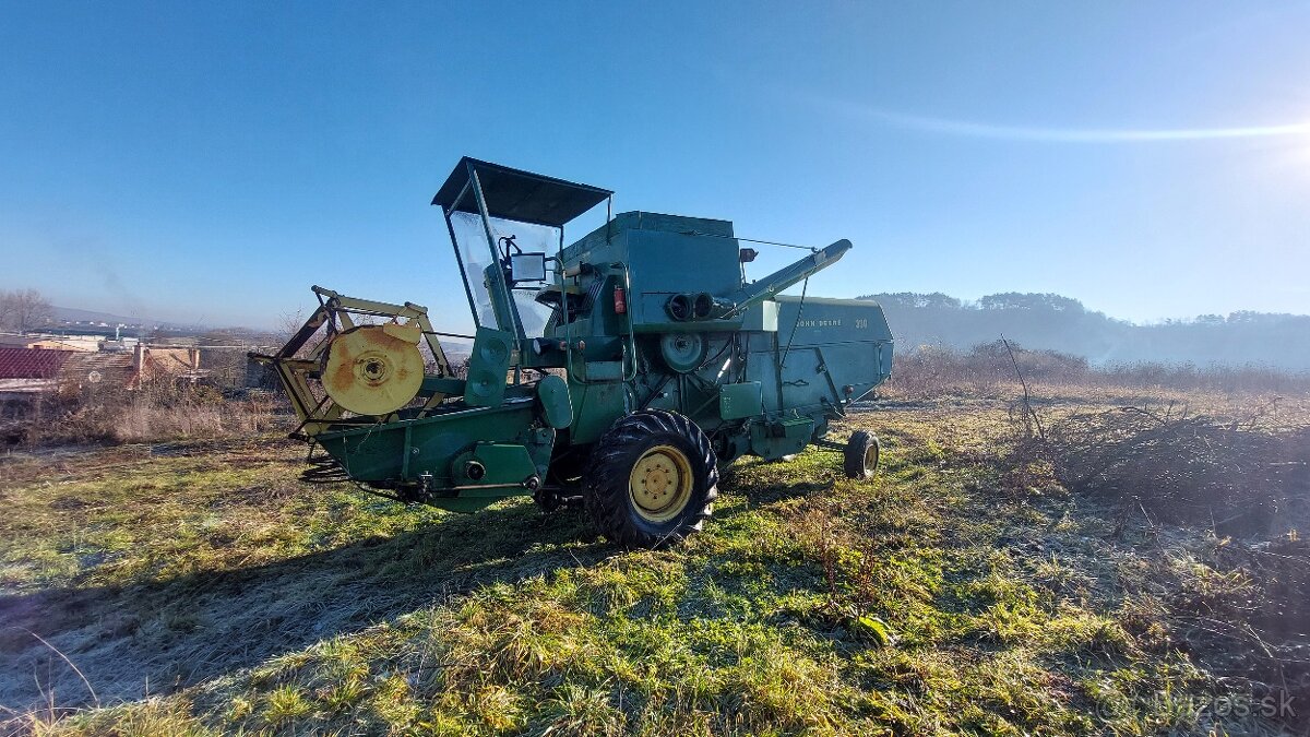 Predám Kombajn John Deer 330