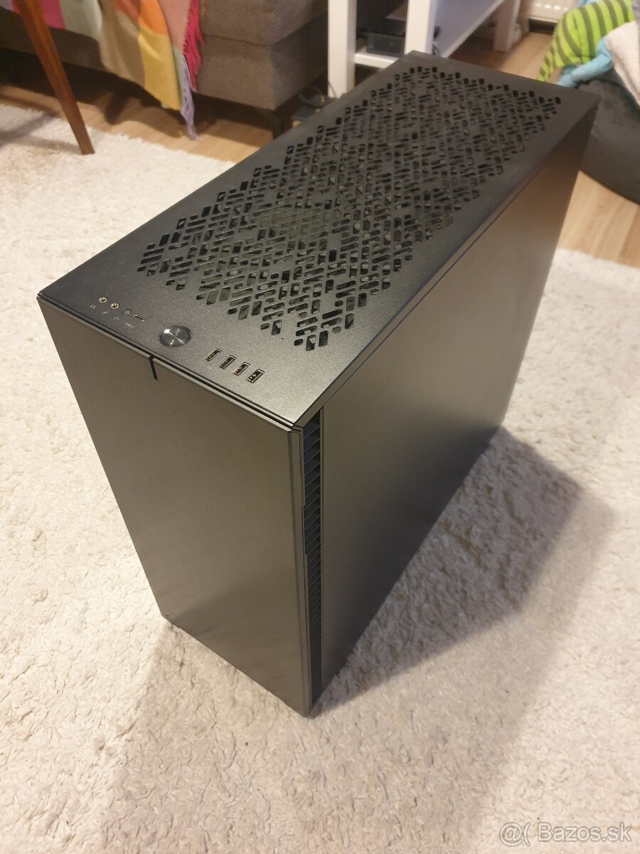 Intel i9-12900K, 128GB RAM, Fractal Design Define 7 XL