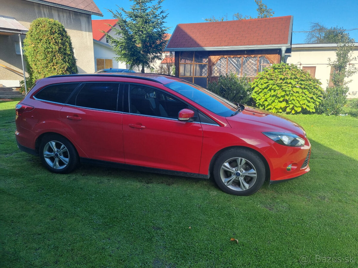 Predám Ford Focus Combi 1.6 Ti-VCT 105PS Collection X