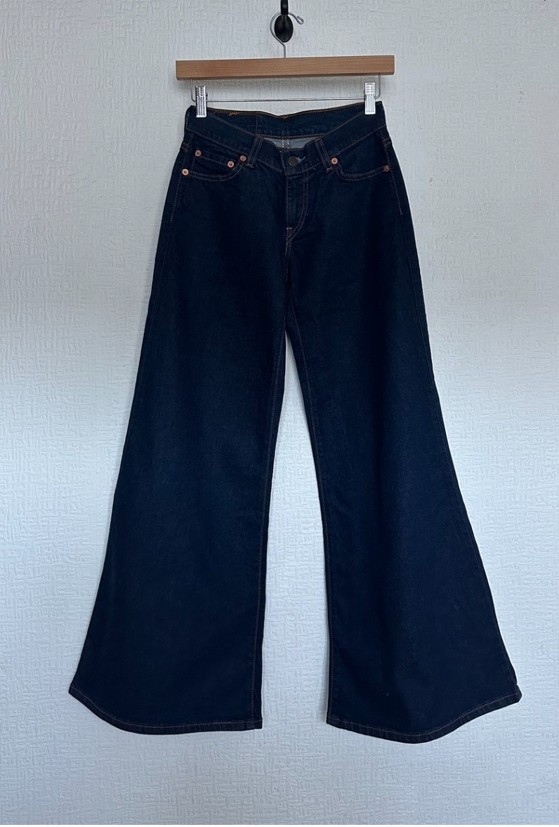 Levi's wide leg jeans M