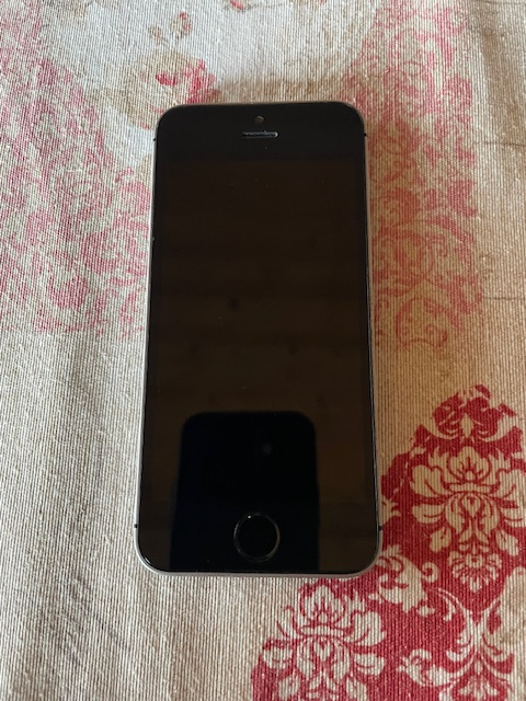 Krásny Iphone SE 32GB batéria 87 percent