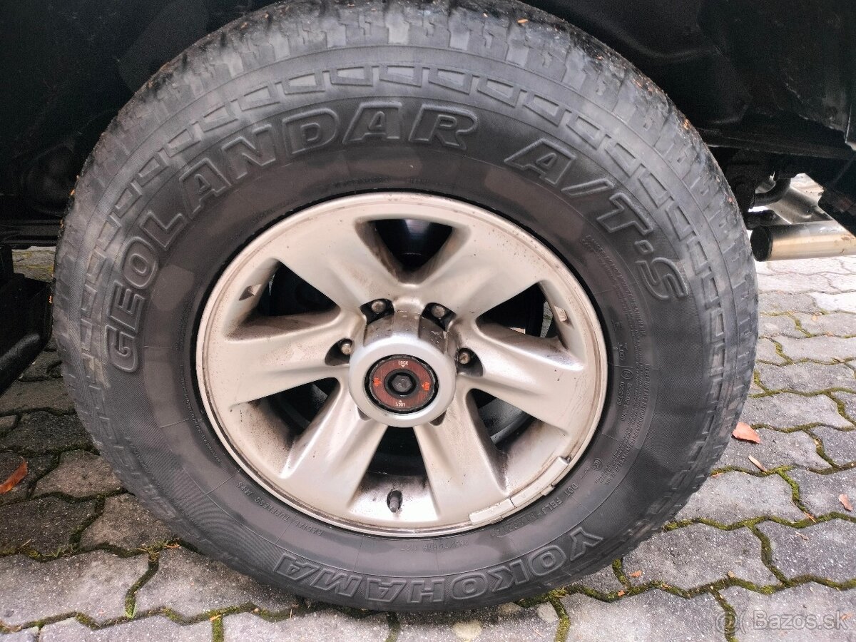 Nissan Patrol 4 ks pneumatiky Disky Plastové nakladky